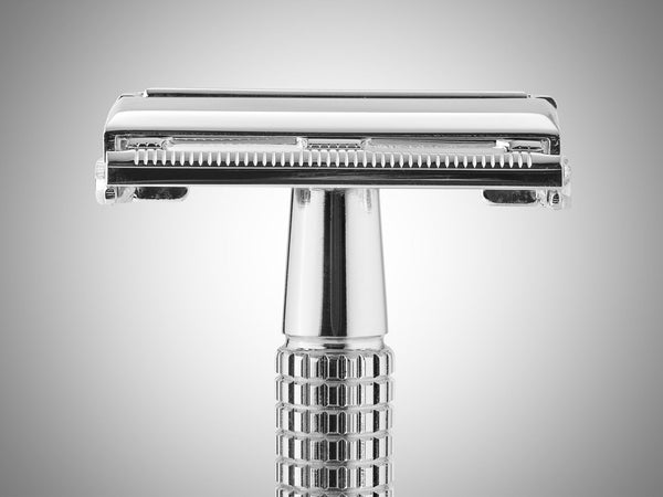How to clean a safety razor